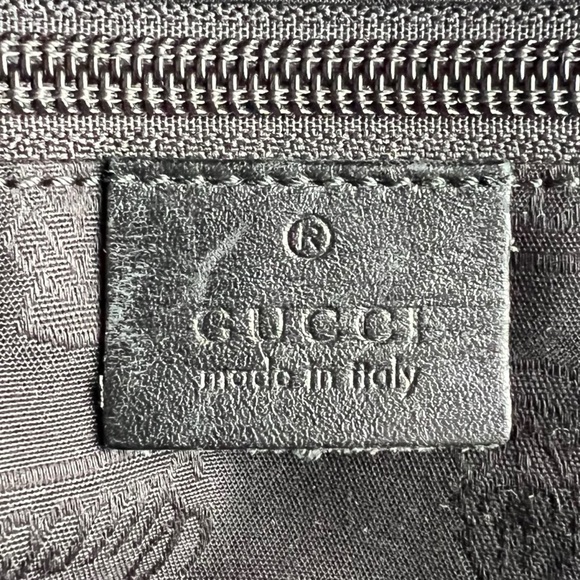 Gucci Monogram Imprime Messenger Bag - Picture 7 of 10